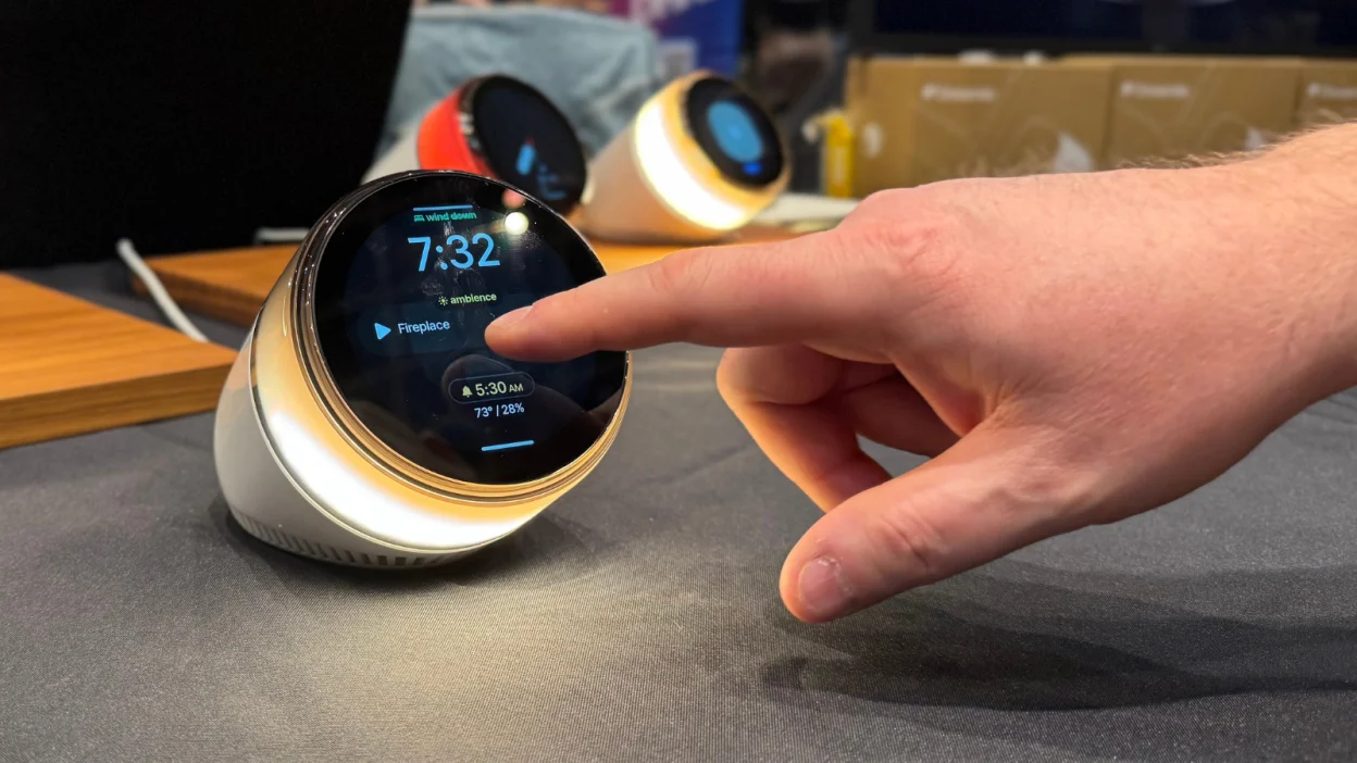 Dreamie Alarm Clock Helps Users Reduce Phone Dependency at Night